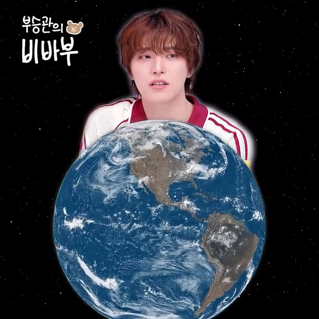 WKWKWKWK PLEASE DINO LUCU BGT😭🤏🏻 katanya di korea ada istilah "pakai sepatu karet" buat orang yang lagi nunggu seseorang wajib militer. nah karna sekarang carat udah pake sepatu karet, seventeen dapet pertanyaan ada yang mau diomongin gak ke carat? tapi dino kayanya ngira ada carat yang putus sama pacarnya yang lagi wajib militer wkwkwk😭 💬 sekarang carat udah resmi pake sepatu karet, ada yang mau dibilangin ga ke carat? 🍊 [tears welling up🥹] 🦦 lepasin! 💎 ... 🍊 gak gitu 🍒 lu nyuruh mereka lepasin? 🦦 oh? maksudnya bukan itu? 🍊 lu nyuruh carat ninggalin fandom??! 🦦 enggak! bukan! gak gitu maksudnya. carat maafin, aku salah paham 🍒 bener bener lo ya! JAHAHAHAHAHAHAH PANIK ANAKNYA😭🫵🏻 #세븐틴