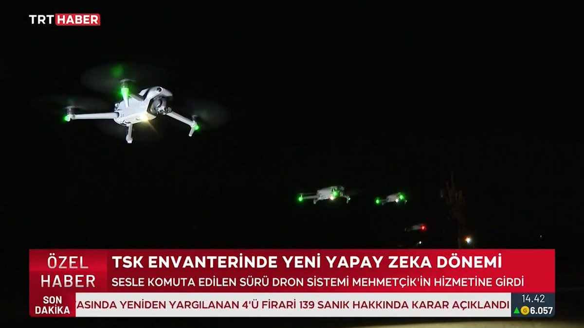 🇹🇷Mehmetçik, insansız araçları artık kumandayla değil sesle kontrol edecek. Sesle komuta edilebilen yapay zekalı sürü dron sistemi TSK envanterine girdi. Türk savunma sanayii tarafından geliştirilen sistem, EFES-2026 Tatbikatı'ndaki zorlu saha testlerini başarıyla tamamladı.