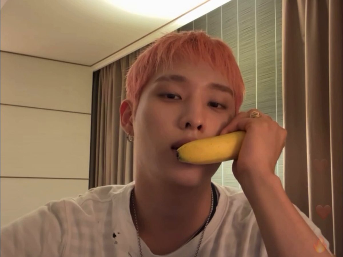 bello !! im minion kyo enjoying a banana