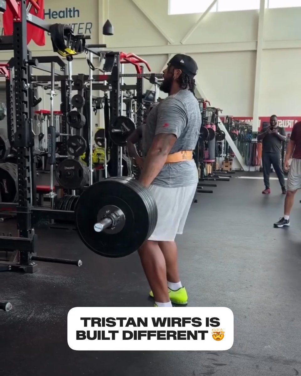 Tristan Wirfs hang cleaning 365 pounds like it's nothing 💪