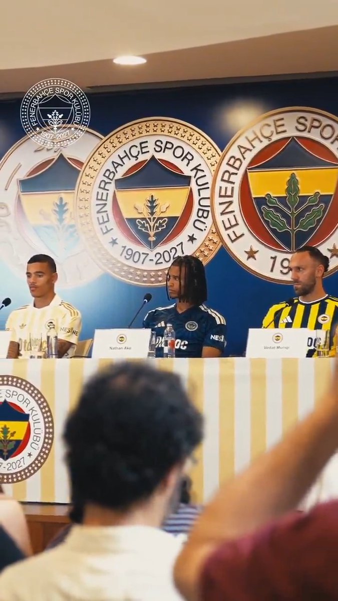 ✍️ Mason Greenwood, Nathan Aké ve Vedat Muriqi için imza töreni düzenlendi. 💛💙 🔗