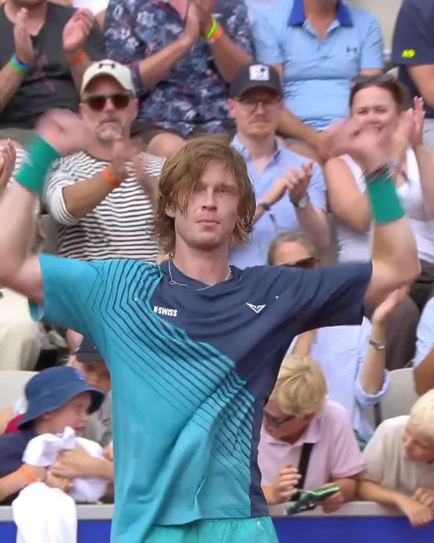 2023 champion ➡️ back in the Bastad semis! Rublev storms past Baez 6-1 6-2 #NordeaOpen