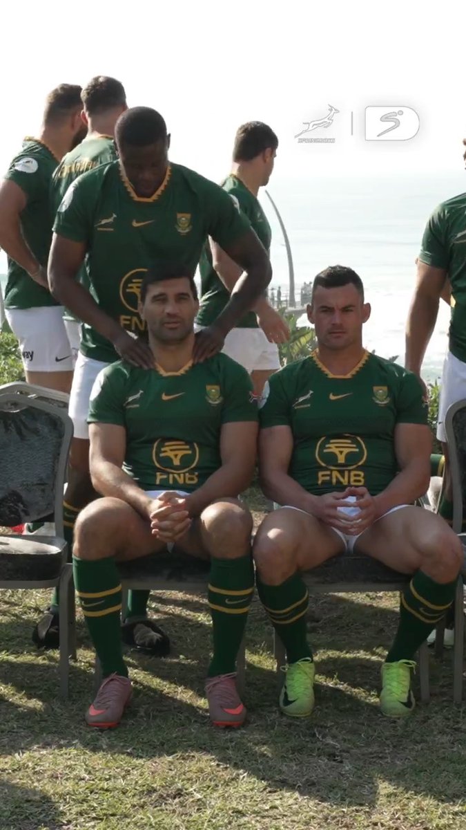 The Durban sun brought the good vibes to the Springbok team photo, along with a few special visitors 🐒😂 #SSRugby #NationsChampionship