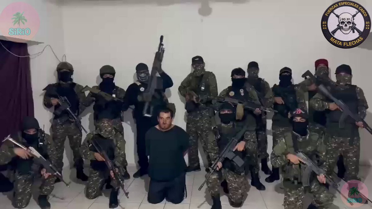 Un Cabrera levantada e interrogado: Elementos de la Chapizza del Cartel de Sinaloa #CDS levanta e interroga a un marrano de los Mayo-Zetas/CabreraZ en el sur de #Sinaloa a este marrano lo gancharon intentado de huir en un topon que que se suscitó el día de ayer en el sur de Sinaloa. El interrogado tambien dice que elementos corruptos de la @Defensamx están bajo nomina y sale a pelear ellos por los marranos en esa region del estado, también el interrogado comenta que los CabreraZ tienen una campaña en haciéndole creer a la gente que van ganando cuando es todo lo contrario. Créditos de material: Plebada Bélica en Telegram. 1/2