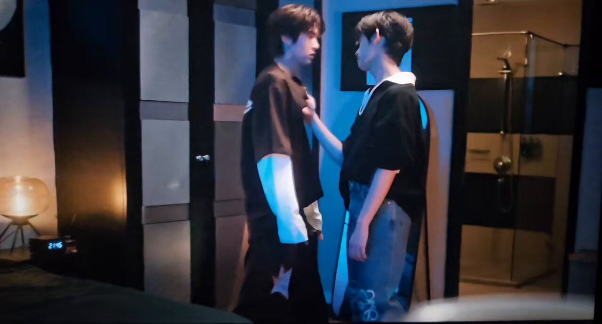 they changed the background score here to something more jazzier cause its was qin in control... THIS IS SO INSANE- DWY LIMITED VERSION #ด้วงกับเธอที่Netflix