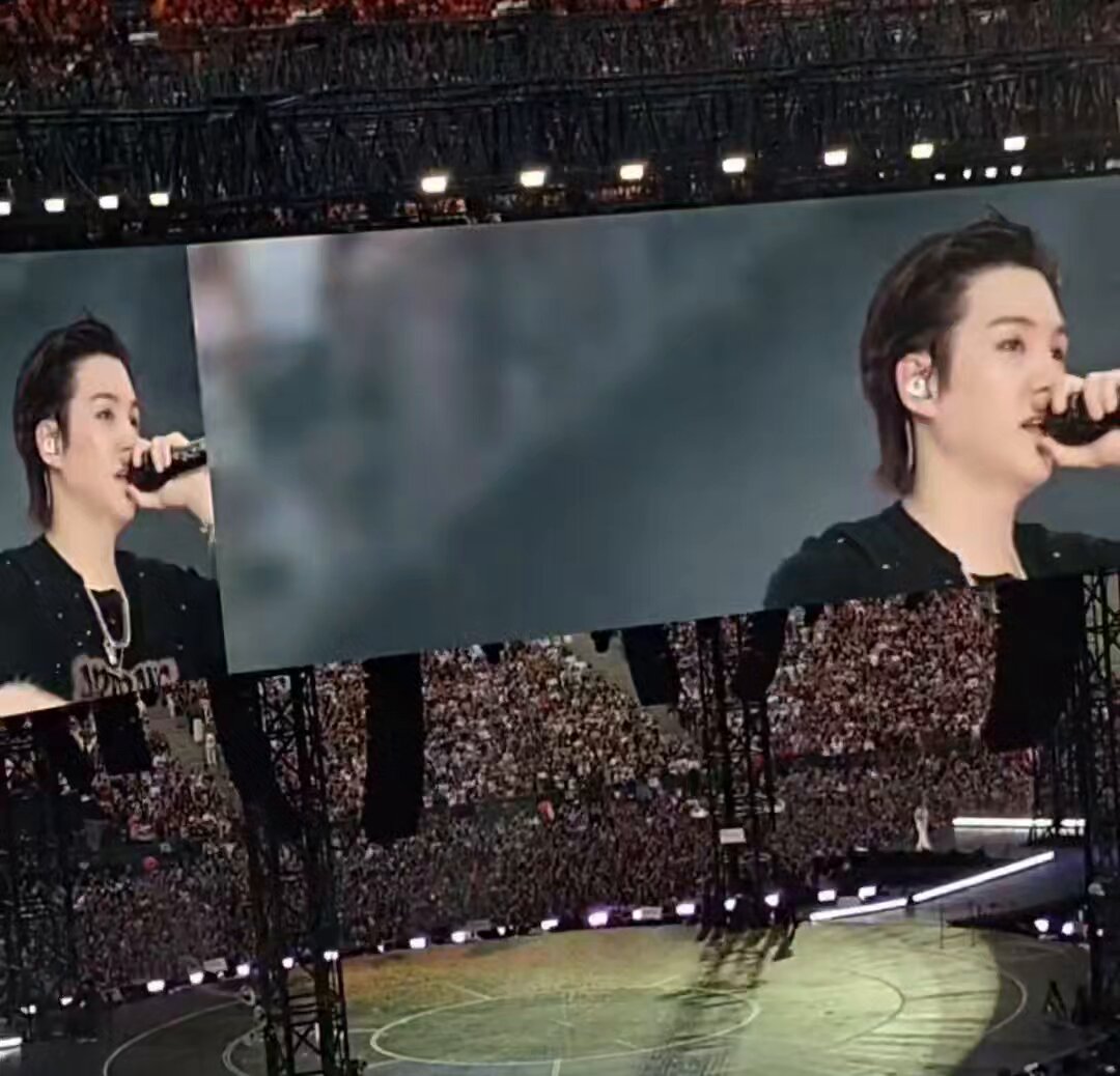 LOVE HOW YOONGI IS RAPPING HIS BOY WITH LUV VERSE AND THE CROWD IS DOING THE FANCHANTS 🥹