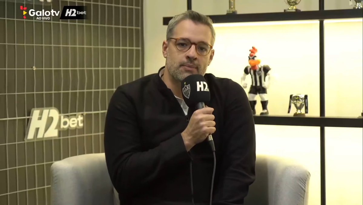 Novidade para a Massa no setor Inter! 🌭 A partir do jogo desta terça-feira (21/7), contra o Bahia, os bares do setor Inter da Arena MRV passam a oferecer salgados no cardápio, como explica o diretor de Operações do Galo, Leonardo Barbosa. A iniciativa faz parte da série de ações que o Clube vem implementando nessa mesma direção. As opções vão variar de acordo com o setor, mas os preços serão a partir R$13 (no 1º semestre o produto de alimentação mais barato da Arena era R$25). O Galo é para todos. E a Arena MRV segue evoluindo para ser, cada vez mais, a casa de toda a Massa! 📺 Confira a entrevista completa na GaloTV H2bet: 🎟️ Garanta agora o seu ingresso para a partida: