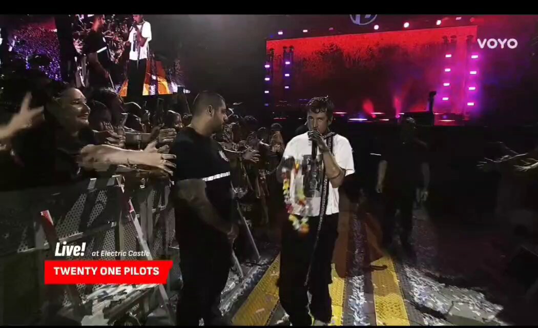 HIM DECORATING ALL THE SECURITY 😭😭😭