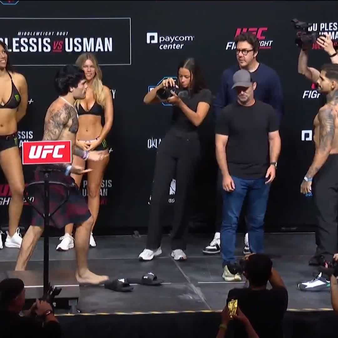 Se calentó el face to face entre Alberto "apturo" Montes 🇻🇪 y Tommy "sugar free" McMillen 🤣🤣 #UFCOKC