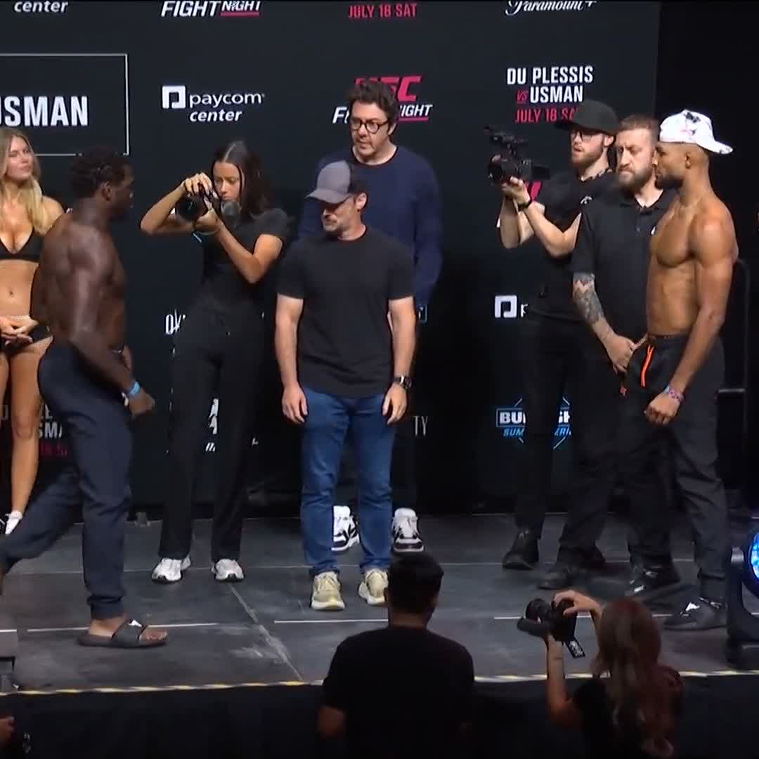 La cara de Jared Cannonier viendo que CLD es gigante a su lado 😂 #UFCOKC