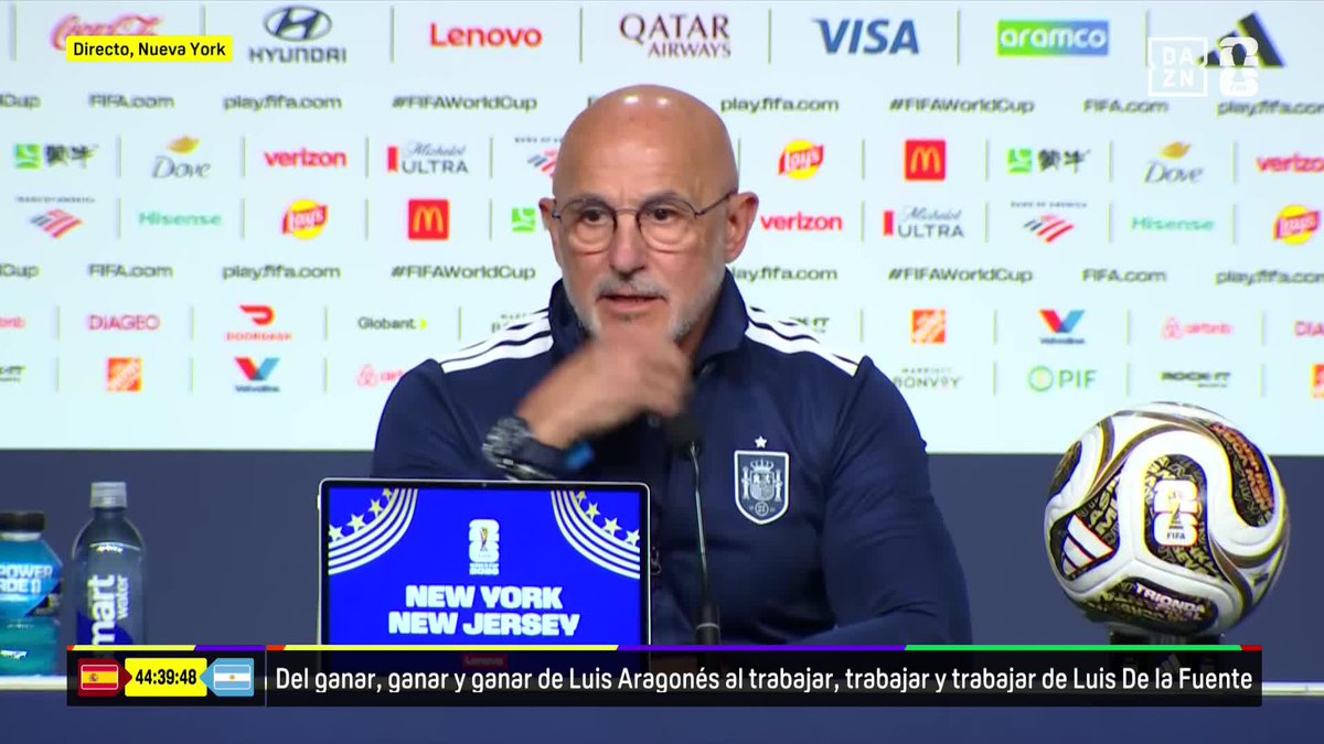 "Conocí a Messi cuando entrenaba al Sevilla en categorías inferiores. Íbamos 0-0 cuando le sacaron tarjeta al jugador que le marcaba. Nos metieron cuatro en 15 minutos" 🗣️ Luis de la Fuente y la primera vez que conoció a Messi 🤯🇦🇷 #DAZNMundial #FIFAWorldCup