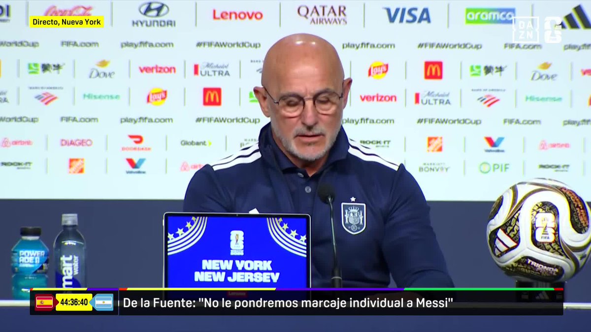 "¿Si Argentina juega sucio? No, por favor. Jamás diría eso. Tengo admiración y reconocimiento. Además, dirige la selección un amigo mío" 🗣️ Luis de la Fuente y su tremendo halago a la selección argentina 🇦🇷👏🏻 #DAZNMundial #FIFAWorldCup