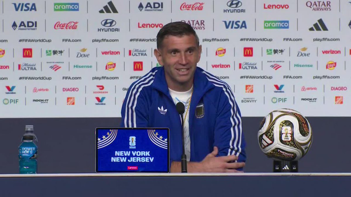 "¿Dije que si era bicampeón me retiraba de la Selección? PRIMERO HAY QUE GANAR, solo me enfoco en eso". Dibu Martínez. 😅