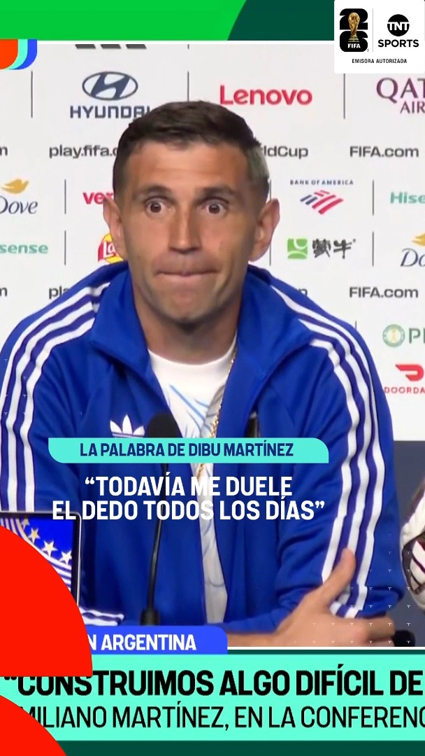 "SABÍA QUE IBA A DOLER MUCHÍSIMO" 👀🇦🇷 Ante la pregunta de Maximiliano Grillo 💚💜 sobre su lesión en el dedo, DIBU MARTÍNEZ se sinceró y expresó cómo se sintió a lo largo de la Copa del Mundo. 🧤🗣️"Evité la operación, nunca me había pasado esto", declaró el arquero de la Selección Argentina en la previa de la final. #TNTSportsMundial