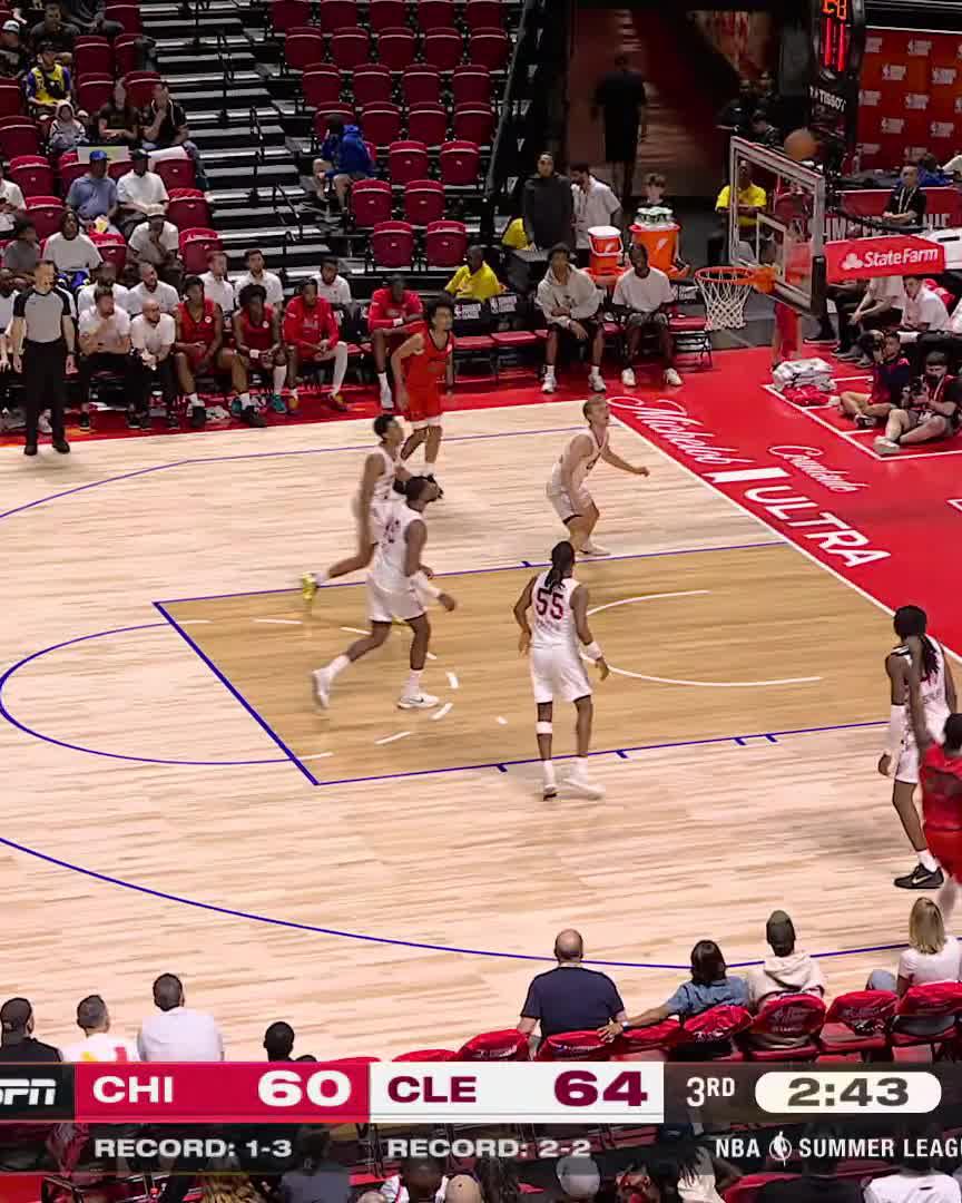 Pure shooting from the lefty Donovan Atwell! 🎯 #SeeRed |