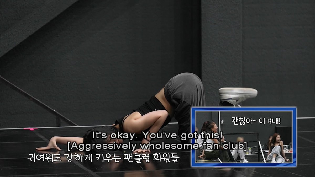 Everyone watching Momo's solo turning into her fan club and saying her butt is cute 😭