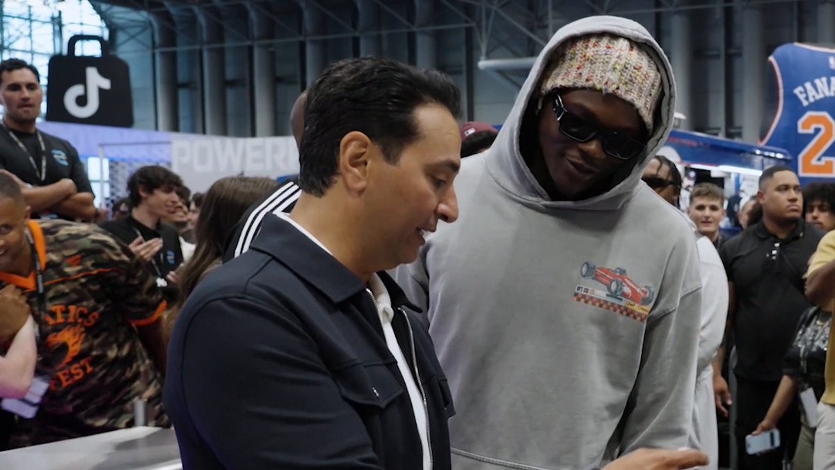 .Anthony Edwards joins Kevin Negandhi on the hunt to find Kevin Durant rookie cards 🔍