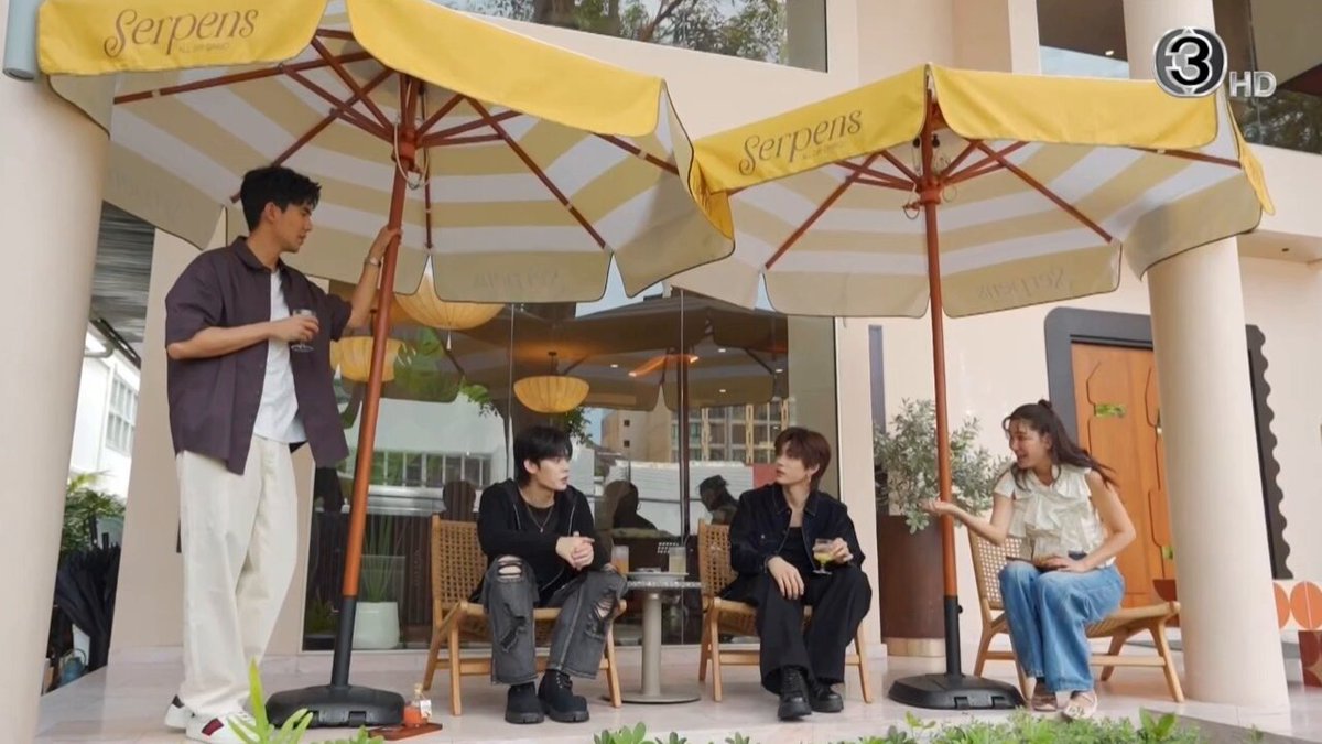👤: กินของหวานแล้วง่วงง่าย 🐶: จริง เขาชอบนอนมาก นอนได้ทุกที่ 🐻‍❄️: เวลาเราทำงานหนักมา กินปุ๊บเราสามารถนั่งหลับตรงนั้นได้เลย 🐶: เคยไปกินข้าวด้วยกัน กินเสร็จเขานั่งงี้ 👤: ที่โต๊ะทานข้าว หลับๆไปเลยอะเหรอ? 🐶: *พยักหน้า* //ตี๋คือคนที่รู้ทกุเรื่องของปิ๊ปอะ #PreawpakxTeeteePor