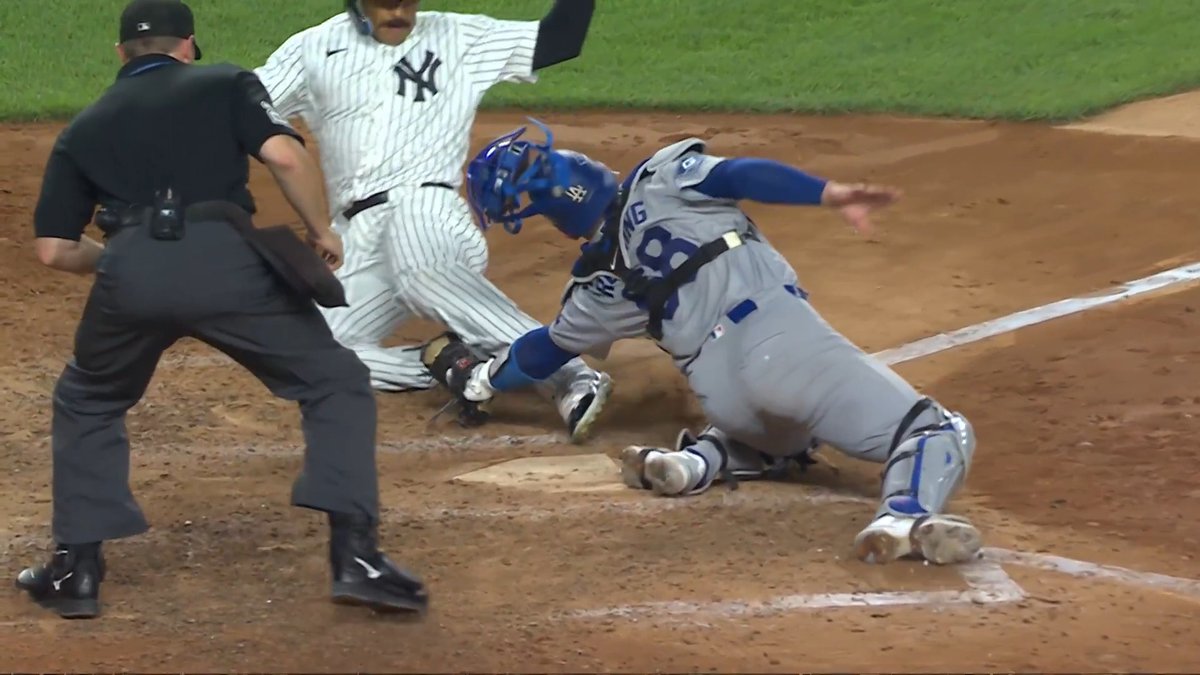 The Los Angeles Dodgers cut down the potential tying run at home plate!