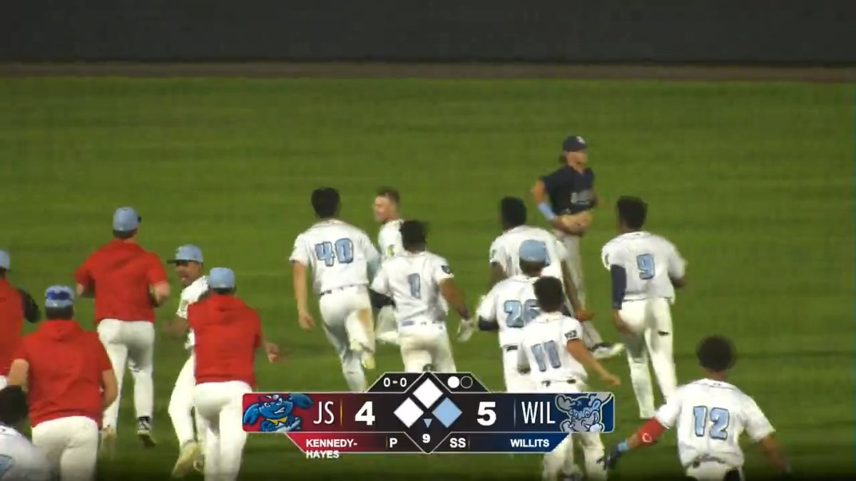 returning from the break with a BANG‼️ it's an eli willits walk-off!!!