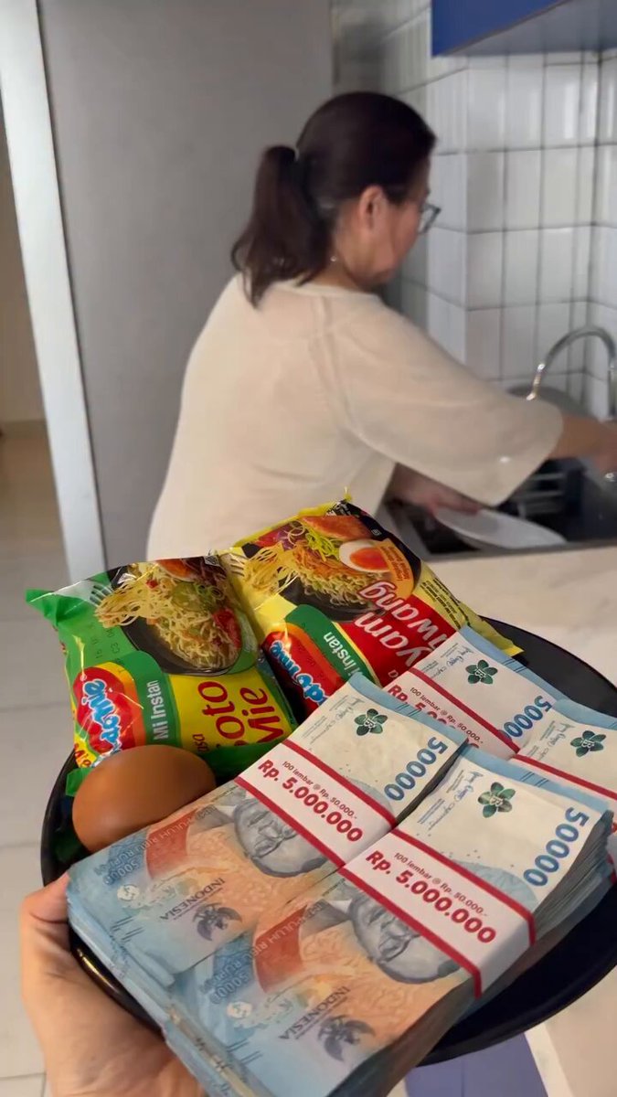 Ini adalah cara Telemachus (anak) minta dimasakin mie instant buat sarapan pagii ke Penelope (ibu) di The Odyssey. Sopan banget kan yaa selamat menikmati hari Sabtu😅