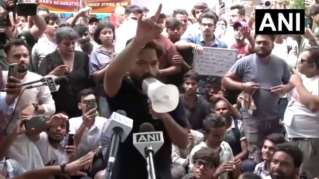 🚨 BREAKING! CJP protestors to now demand PM Narendra Modi's RESIGNATION. 🤯 🗣️"Till today, we wanted Pradhan to be removed. — But now on I demand Narendra Modi's RESIGNATION."