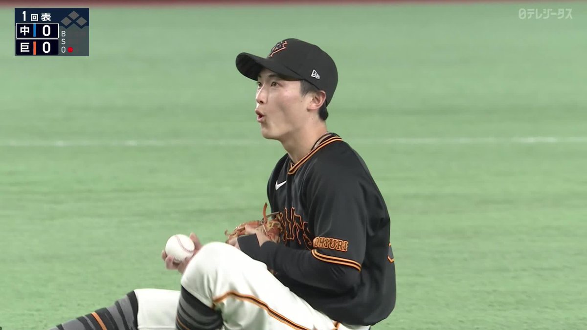ギリギリで飛びついた 高ーく上がった打球は天井直撃 浦田俊輔 ファインプレー ⚾️巨人×中日 #ジャイアンツ #だったらDAZN