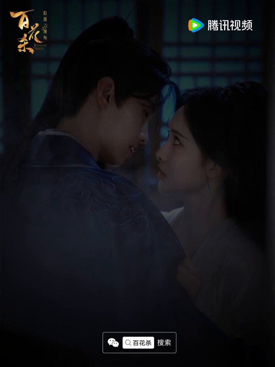 #บุหงาซ่อนคม ⦚ #BlossomsOfPower 🤫🤫🤫 ก็คนมันคลั่งรักแล้วอะน่ะ แต่เป็นวิธีที่ดีมาก ที่ไม่ให้ชายห้ามายุ่งกับเจาหนิงก็ฉีดยาแรงแบบนี้ละ เดา! ว่าจุ๊บเธอขาต่อหน้าชายห้าไปเลยแล้วลูกกระผมก็ได้ผลประโยชน์ด้วยเก่งมาก วงวารเบื้องหลัง อวดเส้นเลือดที่มือกันใหญ่
