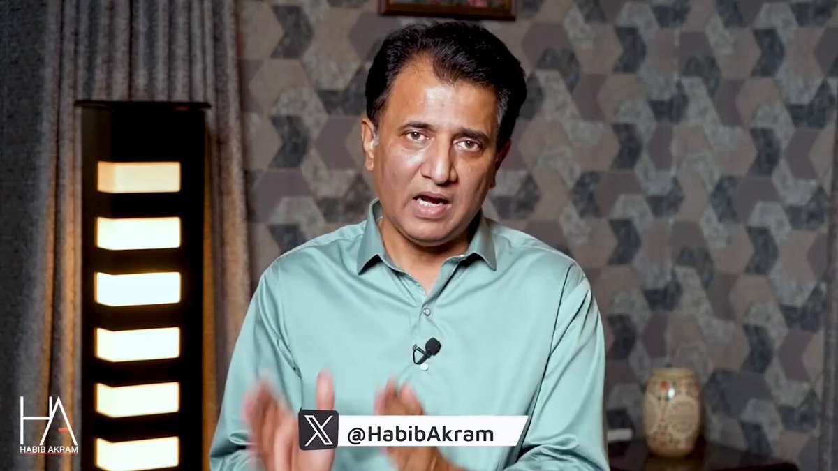 ”تیل کی قیمتوں پر سیاست کیوں نہ ہو؟ تیل کی قیمتوں کا تعلق صرف عالمی منڈی سے نہیں بلکہ اس میں سیلز ٹیکس اور لیوی ٹیکس سمیت ایسے ٹیکسز بھی ہیں جو پاکستان کی پارلیمنٹ لگا رہی ہے۔ لیکن سیاست کرے گا کون ؟ کیونکہ ملک کی سب سے بڑی جماعت پر تو پابندی لگا رکھی ہے۔ پٹرول کی نئی پالیسی کے نفاذ کا براہ راست نتیجہ عوام پر مہنگائی کا بوجھ بڑھنے کی صورت نکلے گا۔“ حبیب اکرم Habib Akram #نااہل_حکمران_عوام_پریشان