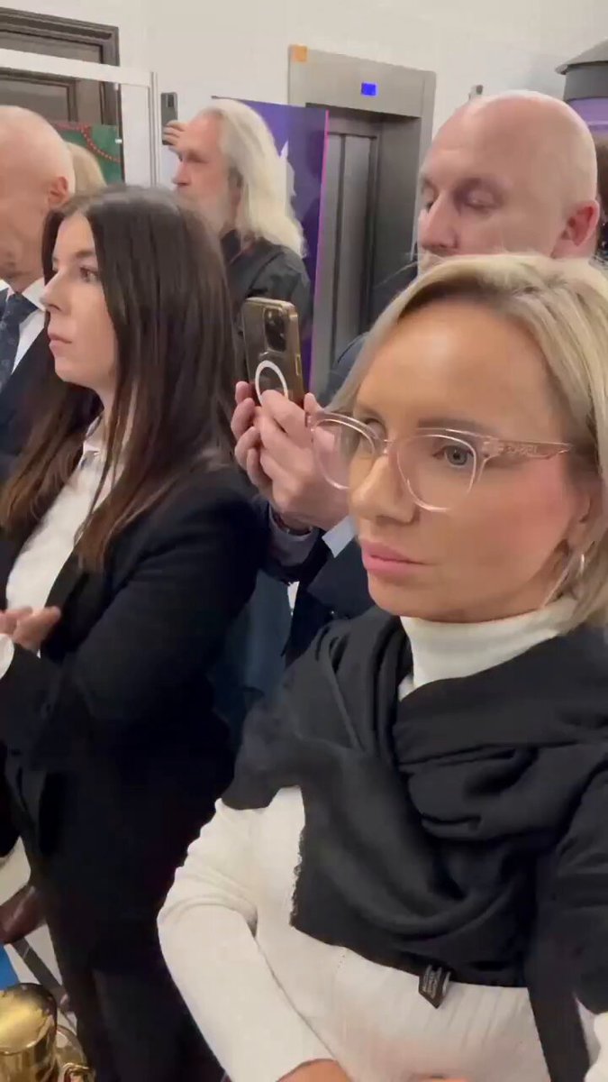 "Ju ar ałer hiroł"😂👊