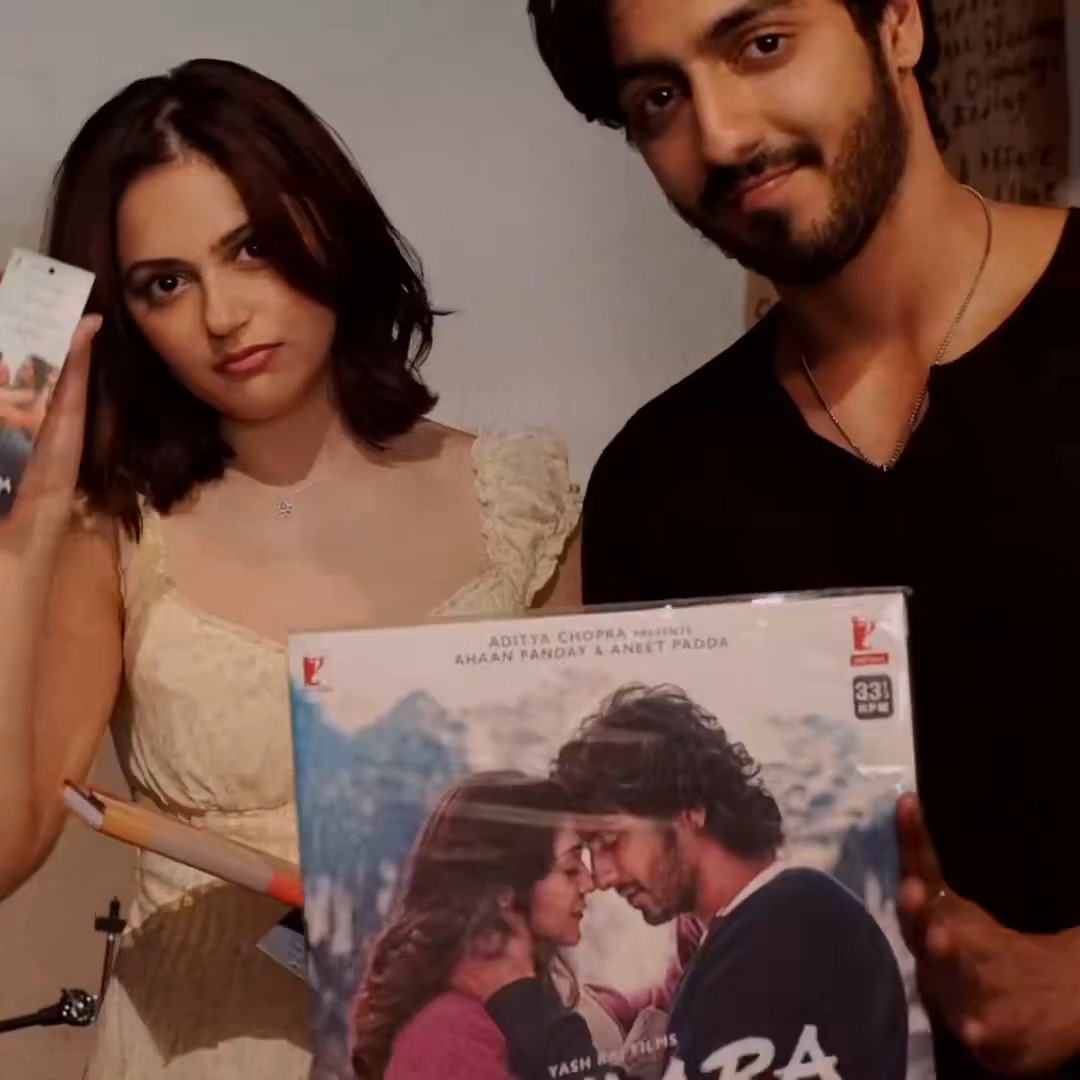 A year later, the love for Saiyaara continues. For every Saiyaara who made this story their own, you can now get your hands on the Exclusive 2 Disc Collector’s Edition LP with some keepsakes inside, it's a piece of Saiyaara to cherish forever. ❤️ #1YearOfSaiyaara Limited edition. Available worldwide ✨ -