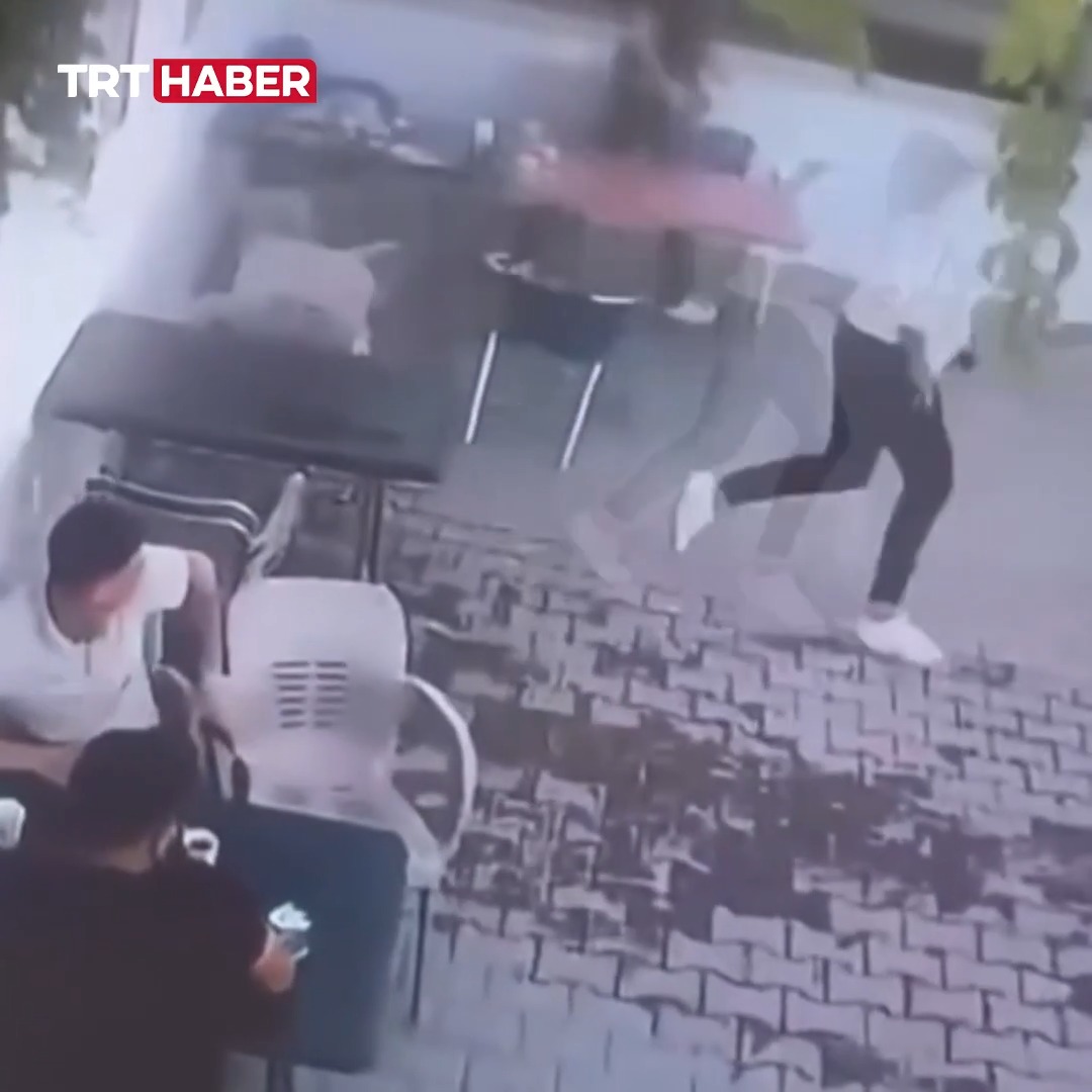 Malatya'da meydana gelen 5 büyüklüğündeki #deprem kamerada.