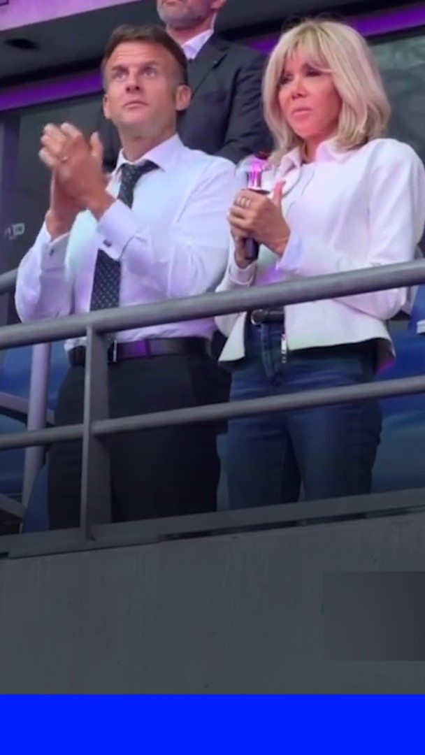 Emmanuel et Brigitte Macron aperçus au concert de BTS au Stade de France