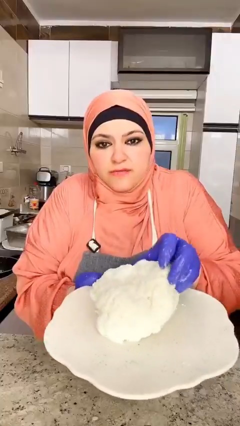 امرأة تشارك: طريقة تحضير جبنة الموتزاريلا في البيت باقل التكاليف واقل مجهود