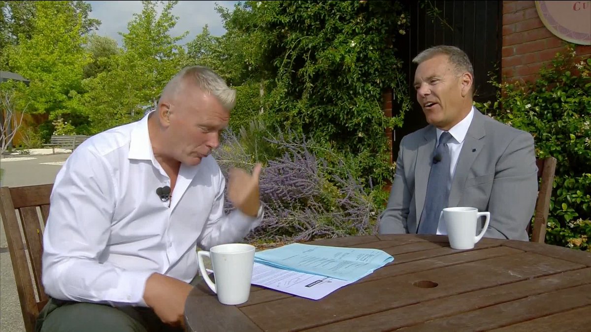 • Reflecting on two years at Newbury • Affordability checks • Role of the local community Matt sits down with CEO of Newbury Shaun Hinds 🏇 Matt Chapman | Newbury Racecourse