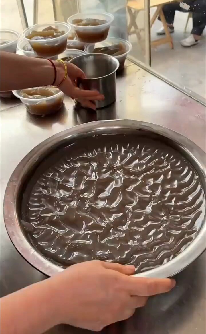 老板，请给我也来碗凉粉！