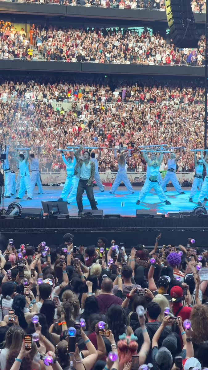 When "Not Today" starts... you already know what's coming. 🔥💜 #방탄소년단 #BTS #BTS_WORLDTOUR_ARIRANG #BTS_WORLDTOUR_ARIRANG_EUROPE #BTS_WORLDTOUR_ARIRANG_LONDON