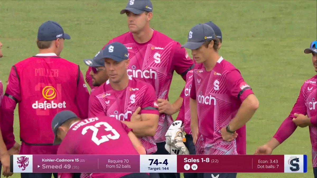 Lewis McManus with a stunning reflex grab behind the stumps to remove the danger man Will Smeed! 😮⚡️