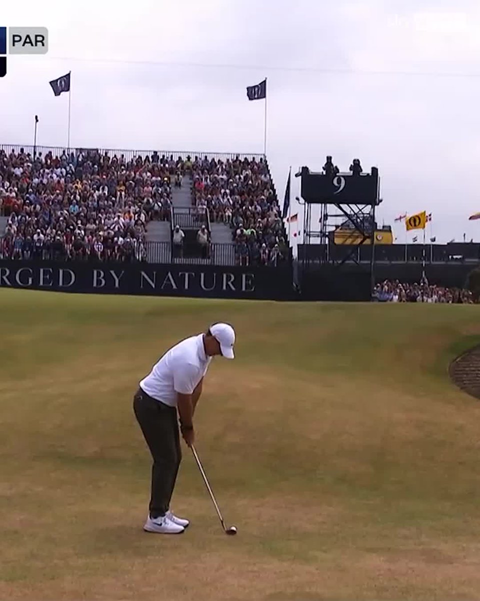 Rory McIlroy catapults up the leaderboard with a sensational chip-in EAGLE! 🤩🦅
