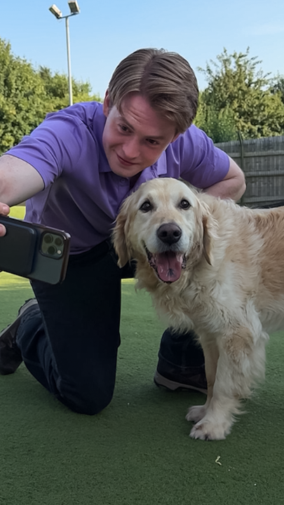Two very good boys behind the scenes of HEARTSTOPPER FOREVER