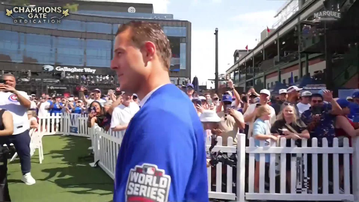 Anthony Rizzo and your 2016 Chicago Cubs are really here 🥹
