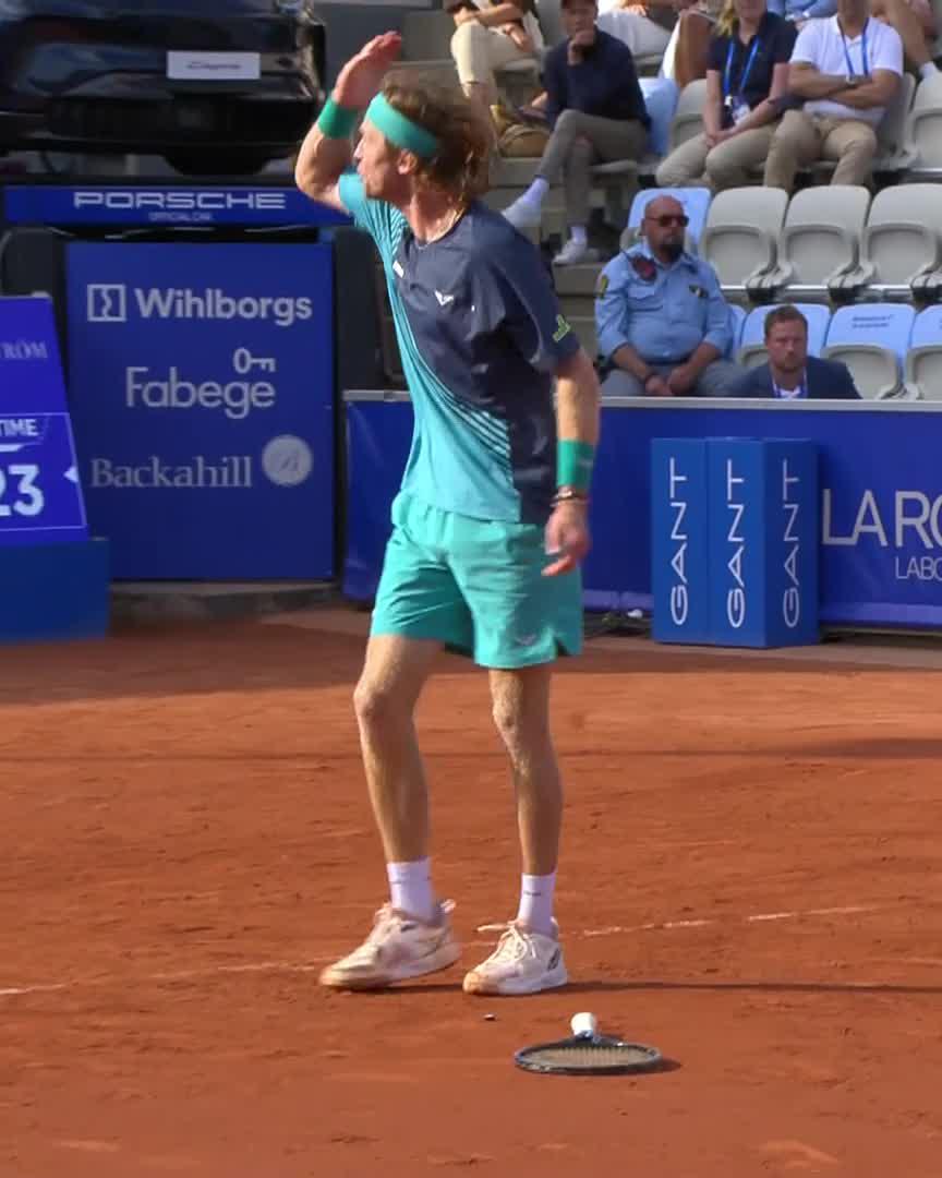 Tabilo takes it the distance 👀 The Chilean turns the tables on Rublev, winning the second set 6-4 in Bastad ATP Tour #NordeaOpen