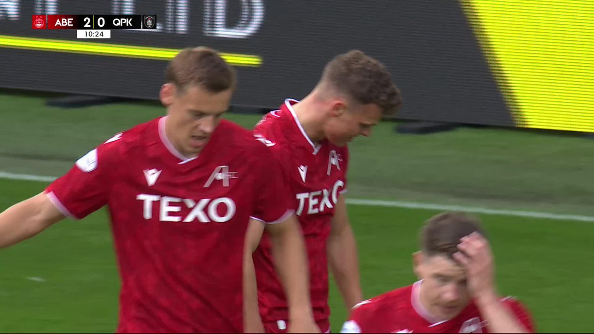 Lewis Smith finishes well after a lovely Aberdeen FC move! 🔴 Brilliant start from the Dons in their first home game of the season 👏 #PremierSportsCup