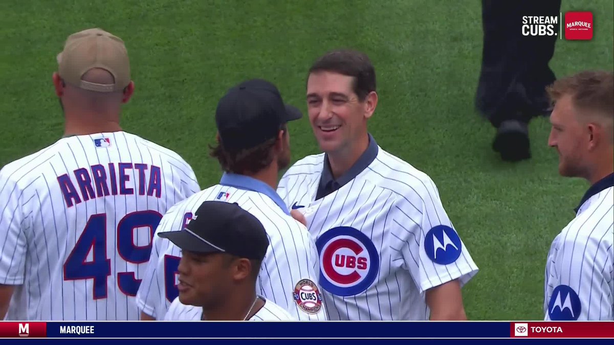 Kyle Hendricks throws out the first pitch, and of course, it's a strike 🤷♂️