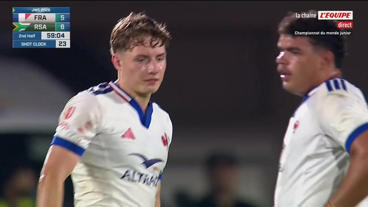 Que c'est cruel pour Diego Jurd ! Le Rochelais tape à plus de 55 mètres une pénalité, la longueur est bonne mais pas assez précis. Il reste 20 minutes pour aller chercher un nouveau titre mondial #lequipeRUGBY