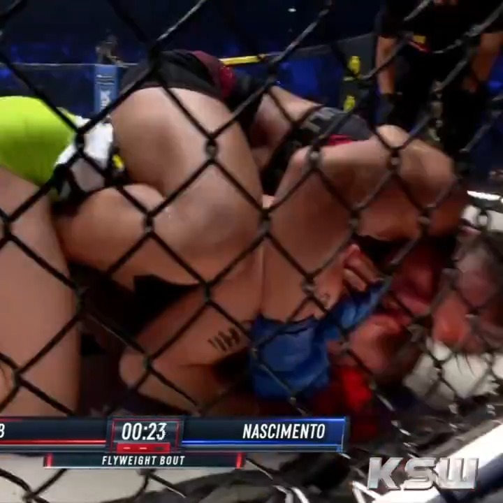 🇧🇷 Rayla Nascimento with a textbook transition from mount to turtle to the back and a finish with RNC. A thing of beauty 🤌 XTB #KSW120 | 🇵🇱 CANAL+ SPORT | 🌍 KSWTV