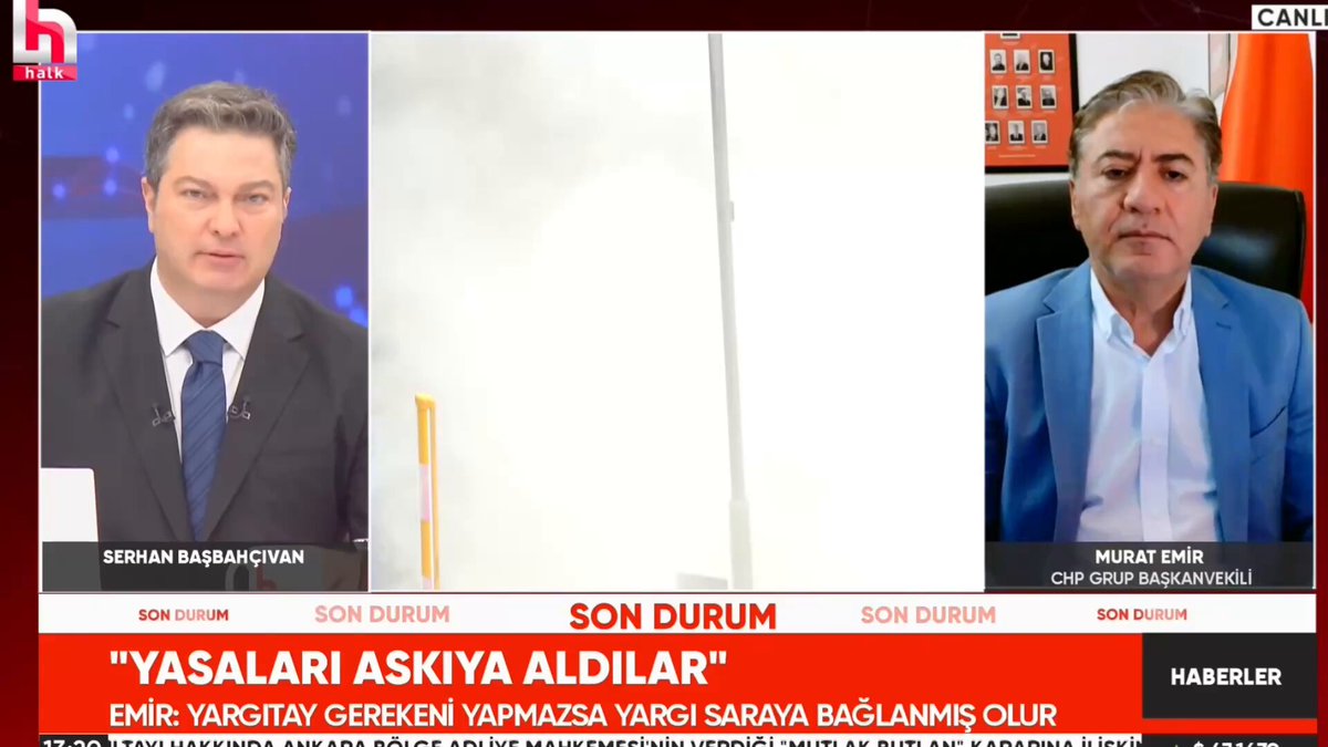 Murat Emir, Özgür Özel'in yeni fezlekeleri hakkında taciz, tehdit ve şantaj yorumu yaptı: "Fezlekelerin gelmesiyle, bu kadar artmasıyla birlikte dokunulmazlıkları kaldıralım mı kaldırmayalım mı diye ufak ufak bir kamuoyu yoklaması da adeta yapmaya başladılar. Biz bunun taciz olduğunu, tehdit olduğunu hatta şantaj olduğunu biliyoruz" "...genel başkanımızın, partimizin direnci karşısında hangi kumpası kurdularsa bizi durduramadılar ve durduramadıkça da yeni kumpaslar eklediler. Şimdi başka kumpaslar daha yapabilirler mi? Yapabilirler" "Bu nedenle biz korkmuyoruz, çekinmiyoruz ve amaçlarının bize korku salmak olduğunu biliyoruz. Çünkü bizi korkuyla teslim alırlarsa ancak o zaman bu milleti teslim alacaklar. Bu milletin iradesini başka türlü kıramıyorlar. Bu nedenle fezdekeler vız gelir tırıs gider. Biz fezlekelerle bizi durduramayacaklar"
