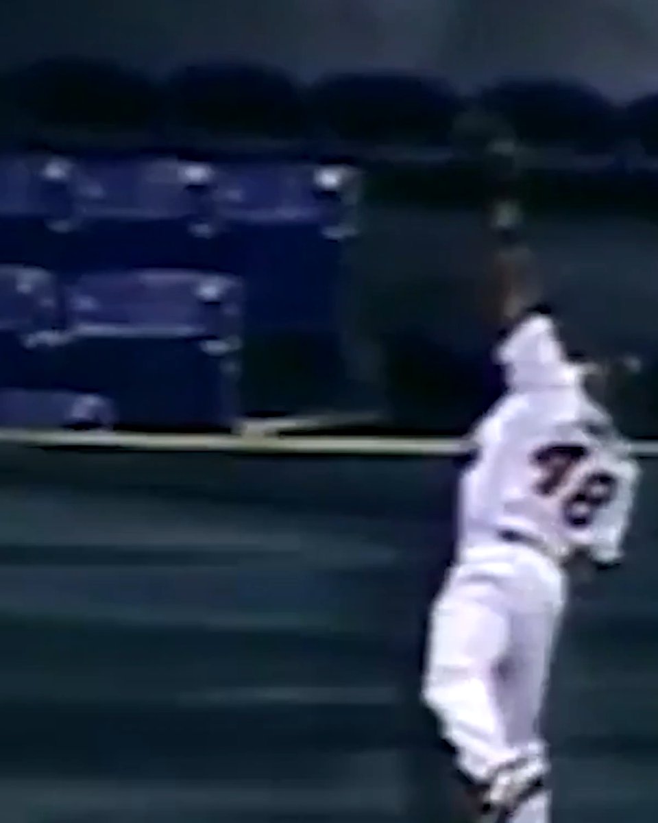 Happy birthday, Torii Hunter! Take a look back at some of the 9x Gold Glove winner’s best catches 😮