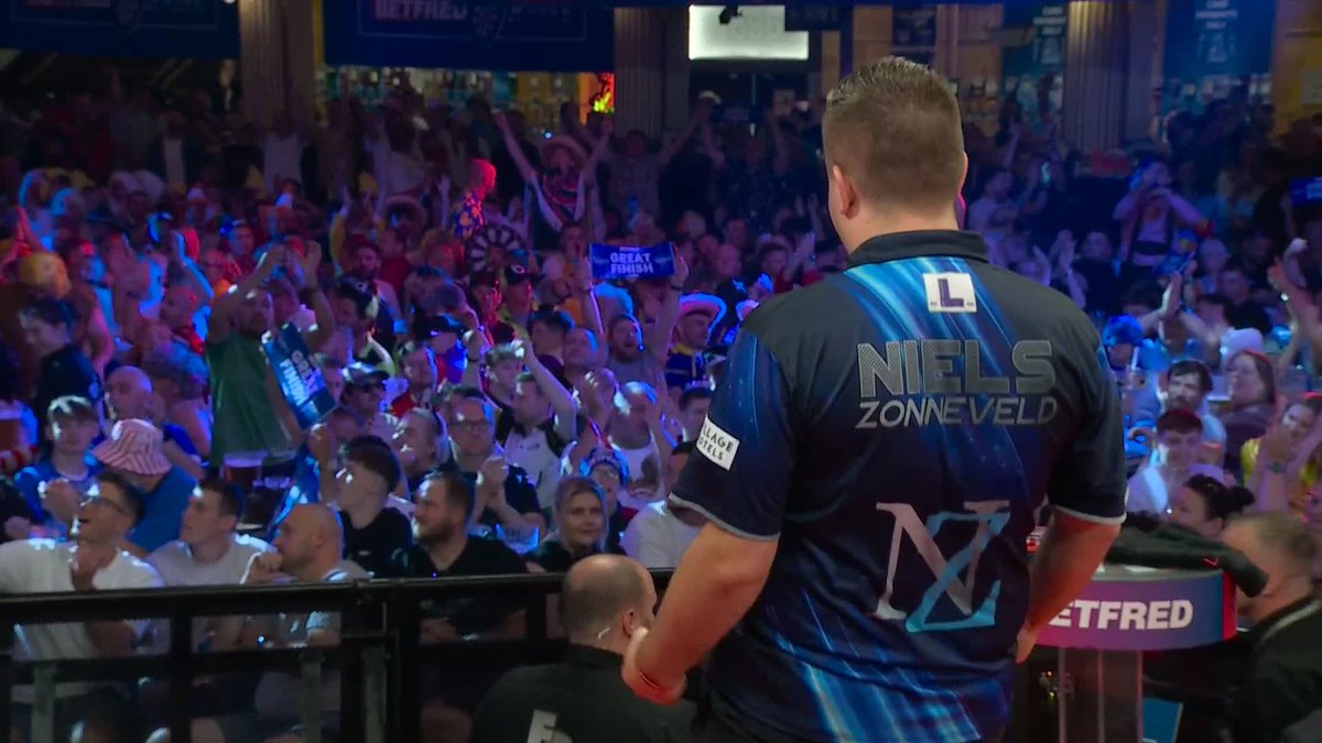ZONNEVELD HITS BACK! What a response! After Bunting misses D16 for a show-stopping 132, Zonneveld replies with a brilliant 124 to reduce the arrears to 4-3! 📺 #MatchplayDarts