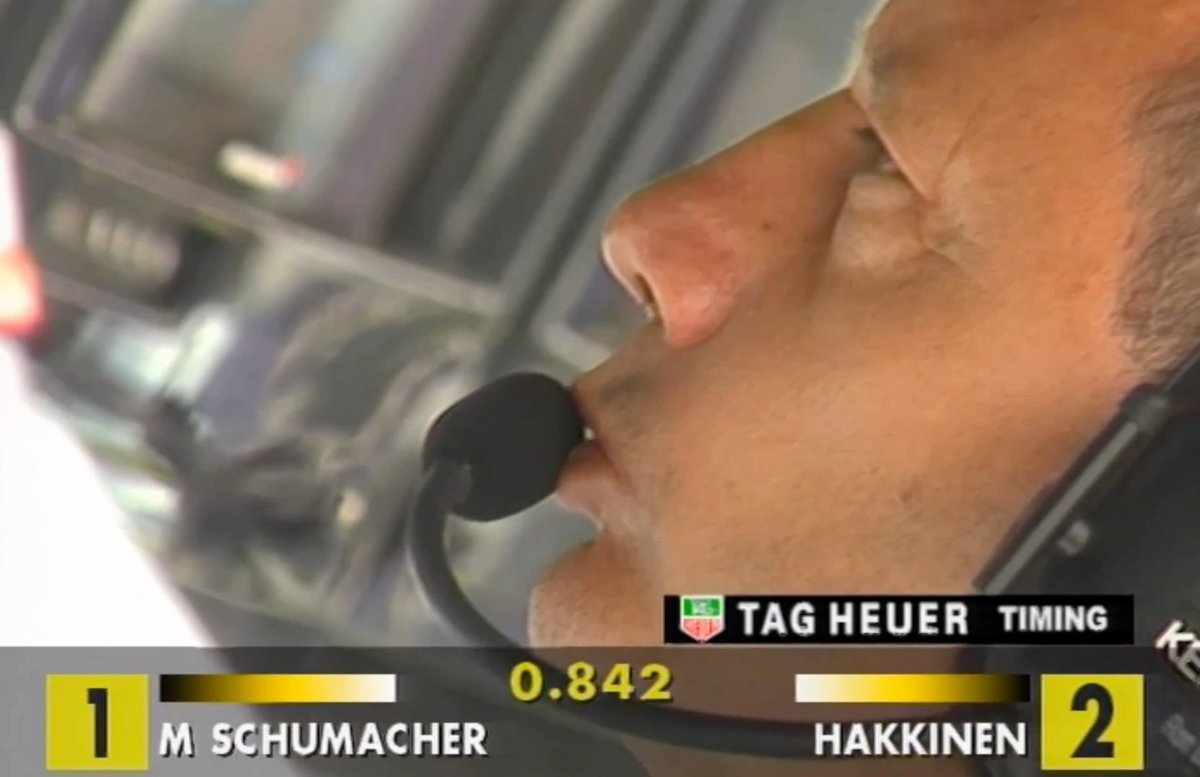 El adelantamiento de Häkkinen a Schumacher en Spa 2000 sigue siendo uno de los más grandes de la historia de Formula 1 🏁🌧️ Tres de frente a más de 300 km/h en Les Combes, aprovechando a Zonta como escudo. 25 años después y todavía se habla de él.